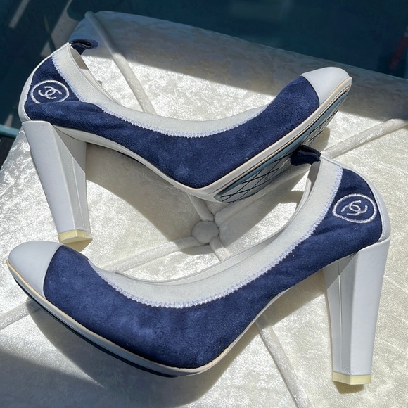 Authentic NWOB CHANEL Navy Blue Suede/White Leather Elastic Ballet Heels - Picture 13 of 16
